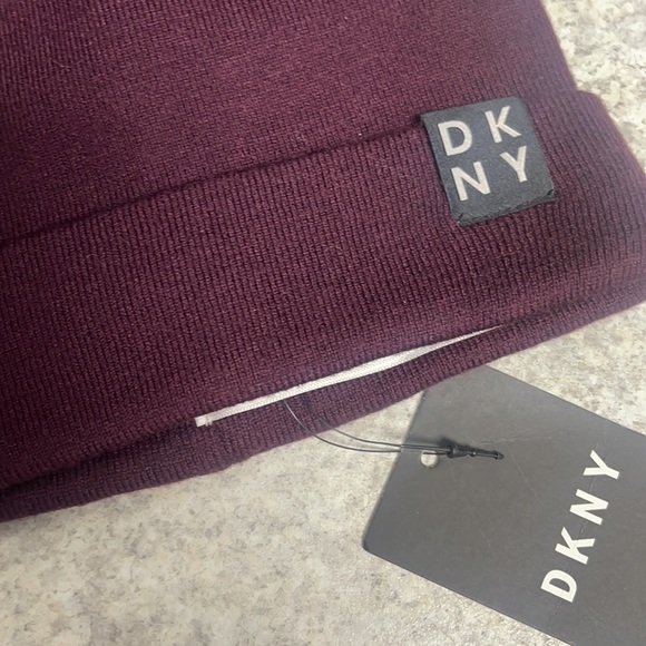 NWT DKNY MAROON KNIT HAT - Picture 2 of 4